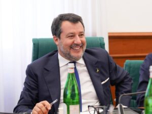 Salvini spegne le auto ai recidivi che guidano in stato di ebbrezza