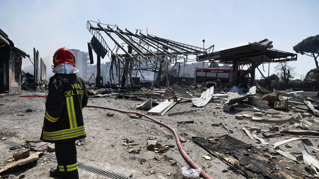 Esplosione ad un distributore a Roma, 45 feriti, due sono gravi