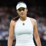 Emma Raducanu fuori da Wimbledon dopo la sconfitta con la numero uno del mondo