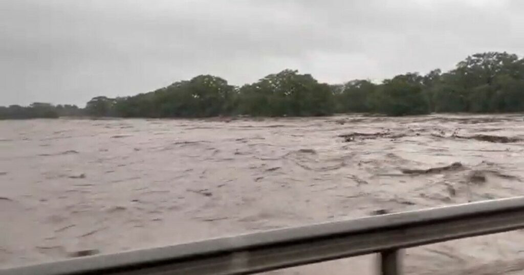 Texas, fiume esonda e travolge una zona con centri estivi e campi scout: morti e dispersi, anche bambini