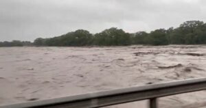 Texas, fiume esonda e travolge una zona con centri estivi e campi scout: morti e dispersi, anche bambini