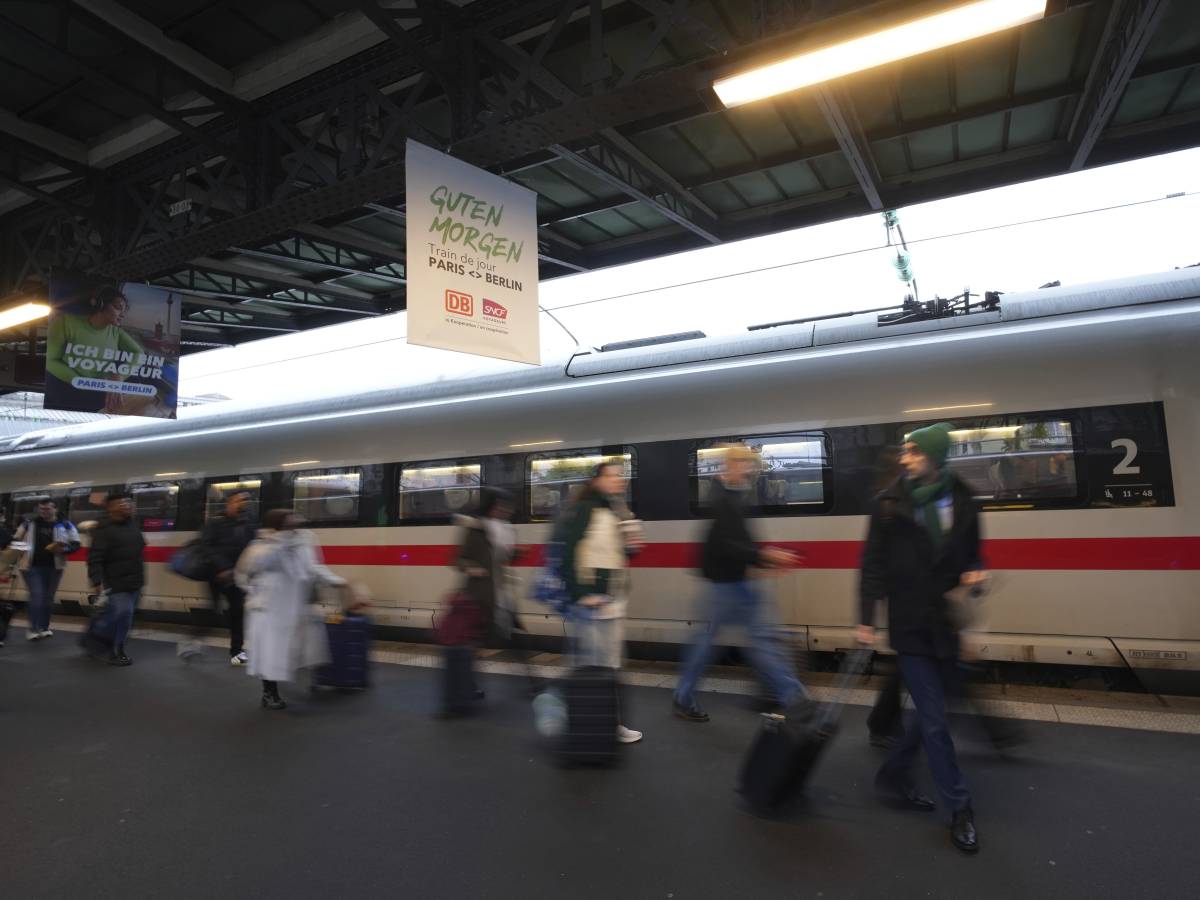 Siriano attacca con l’ascia i passeggeri di un treno diretto a Vienna: ci sono feriti