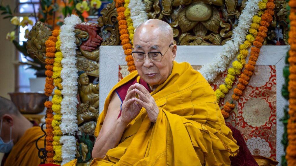 Il Dalai Lama compie 90 anni e spera di viverne fino a 130