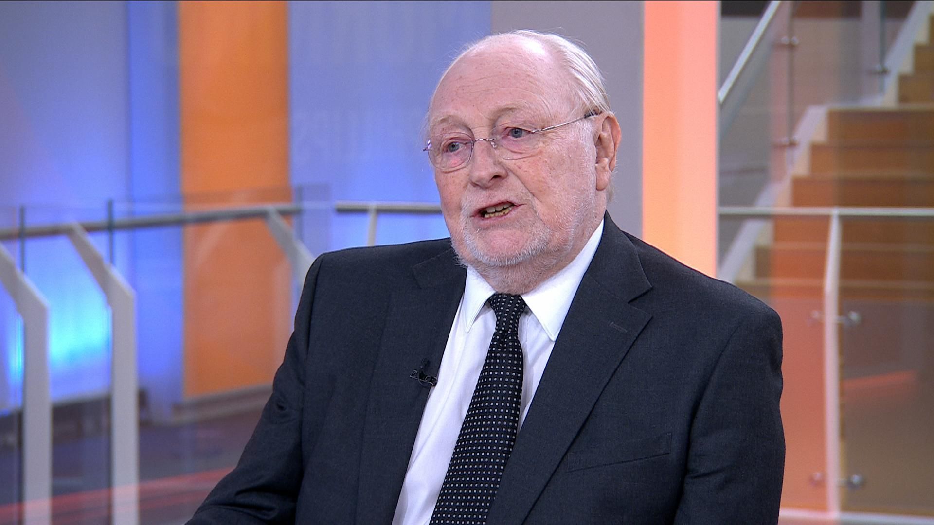 L’ex leader laburista Lord Kinnock chiede una tassa sul patrimonio