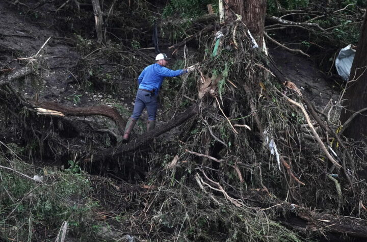Alluvioni in Texas, il bilancio supera le cento vittime