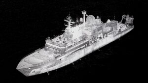 La Marina potrebbe sparare “colpi di avvertimento” contro la nave spia russa dopo l’incidente del laser, dice l’ex capo dell’MI6