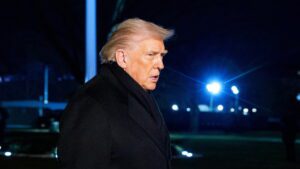 Macron attacca: ‘Basta bulli’. Trump dichiara guerra allo champagne