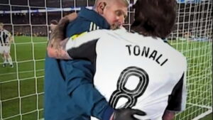 Tonali si fa male durante Barcellona-Tottenham, allarme per Gattuso per i play-off