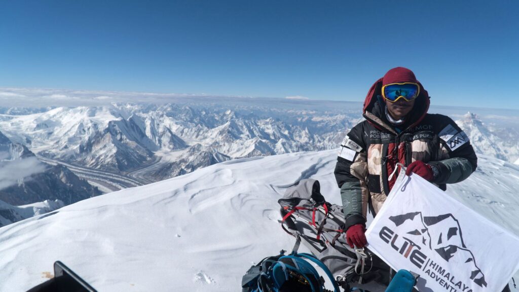 Un famoso alpinista è tra le 10 persone disperse a seguito di una valanga