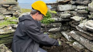 Gli alunni della King’s Old School scoprono una “chiesa vichinga risalente a 1.000 anni fa”