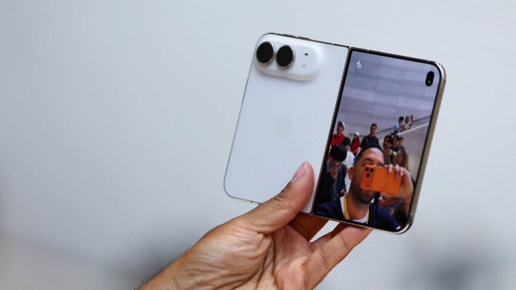 Apple lancia il primo iPhone pieghevole