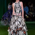 Kai Schreiber è il protagonista della sfilata di Thom Browne alla Settimana della Moda di New York, ispirata al tema degli insetti