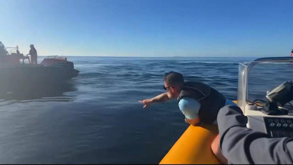 L’attivista anti-migranti Danny Tommo è stato accusato di danneggiamento per aver “squarciato una barca”