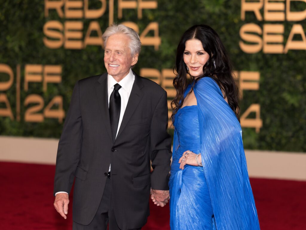 Michael Douglas ricorda l’ultimatum lanciato da sua moglie, Catherine Zeta-Jones: «Se vogliamo continuare questa relazione, voglio che sia monogama»