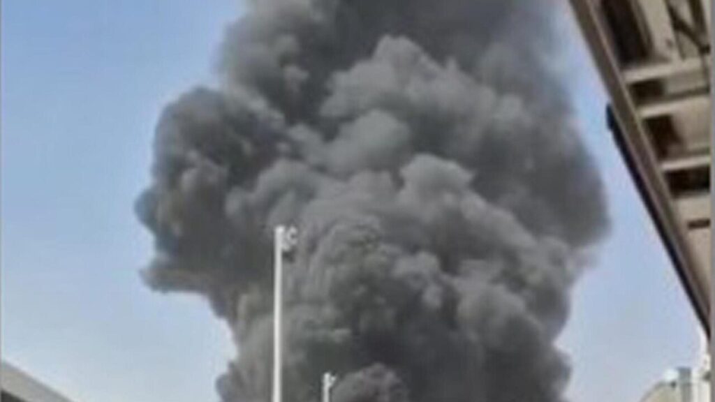 Missile degli Houthi sull’aeroporto di Riad: almeno 12 morti e oltre 300 feriti