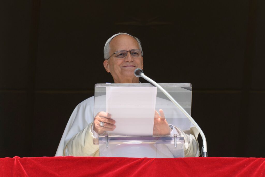 Papa Leone XIV annuncia un problema di salute durante la messa domenicale