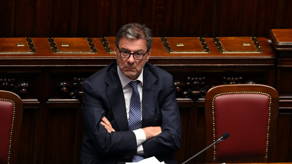 Giorgetti alla Camera: «Nubi all’orizzonte, continuiamo a consolidare»