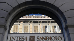 Dalla casa alle infrastrutture: la storia di Intesa Sanpaolo raccontata attraverso le persone