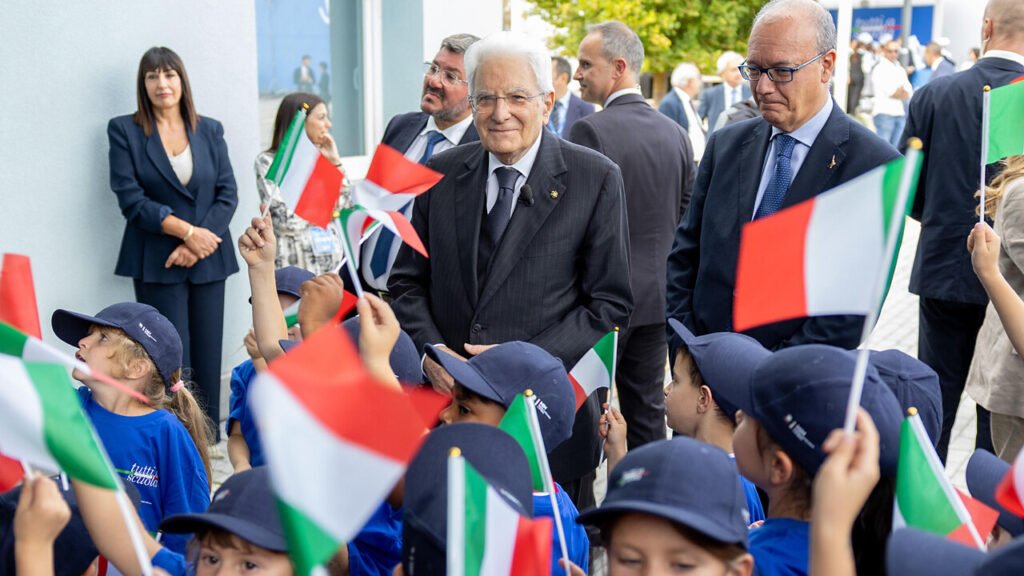 Mattarella: «La scuola è aperta a tutti. È integrazione, un contributo per evitare la creazione di ghetti»