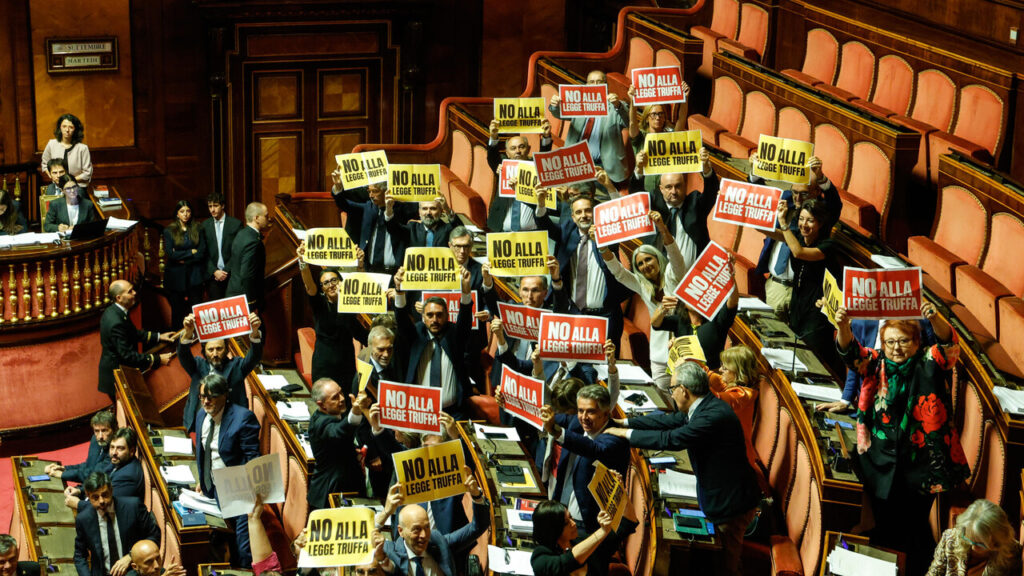 Il Senato dà il via libera alla legge elettorale, scontro in Aula
