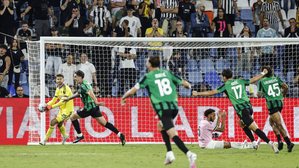 Serie A: la Juventus sconfitta dal Sassuolo, il Napoli torna alla vittoria con Lobotka